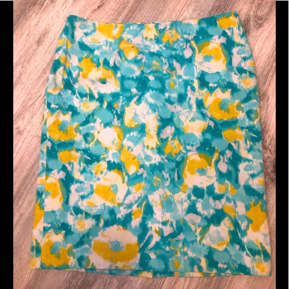 🌸TALBOTS size 6p beautiful summer pencil skirt